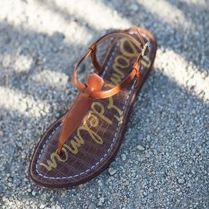 SAM EDELMAN
Women's Gigi T-Strap Flat Sandals